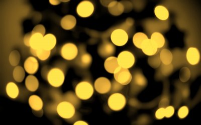 C o l o r f u l   b o k e h   l i g h t s   a d o r n   a   f e s t i v e   t r e e   d u r i n g   t h e   h o l i d a y   s e a s o n   c r e a t i n g   a   w a r m   a t m o s p h e r e   a n d   c h e e r f u l   a m b i a n c e   i n   a   c o z y   h o m e